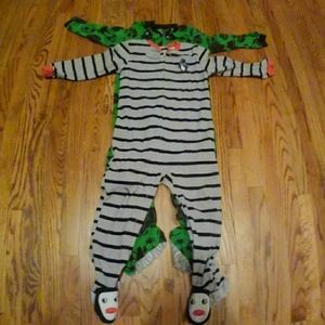 Size 5T Carter footed pjs